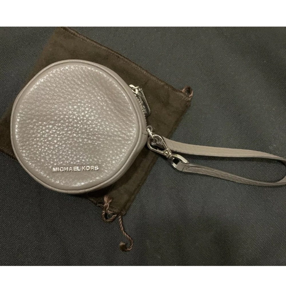 Michael Kors Studded Round beige Coin Wristlet
